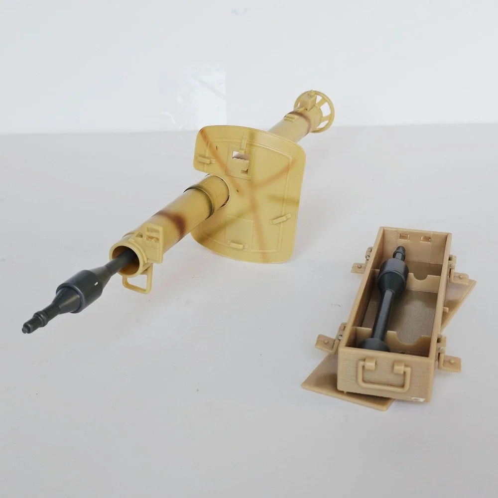 1/6 Scale German Panzerschreck Anti Tank WW II American Bazooka Case Rocket 1453